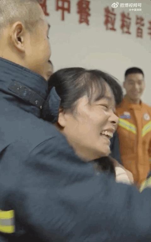 DƬ
